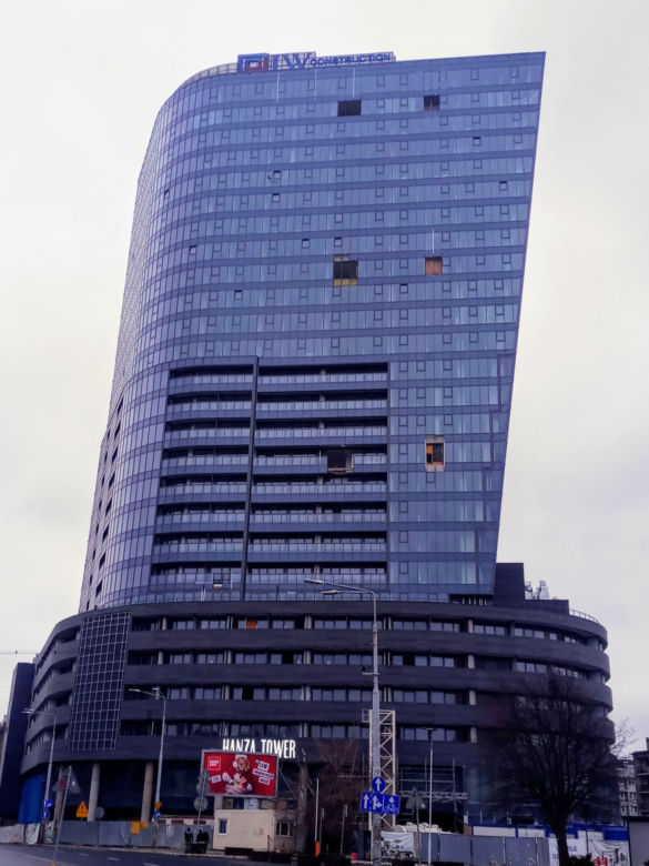 Żuraw zniknął z placu budowy Hanza Tower