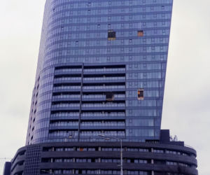 Żuraw zniknął z placu budowy Hanza Tower
