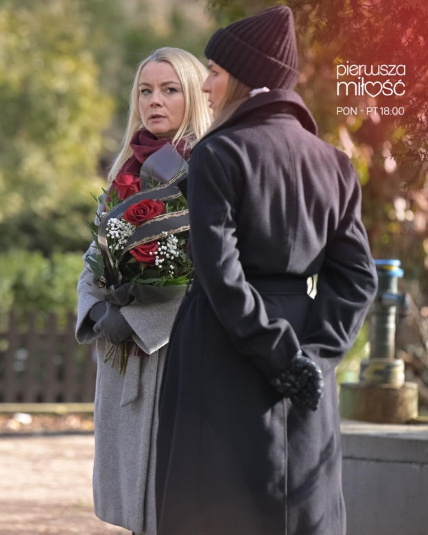 Pierwsza miłość odc. 3983. Emilka (Anna Ilczuk), Marta (Honorata Witańska) - pogrzeb Michała