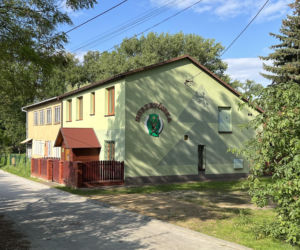 To najpiękniejsze średniowieczne miasto w Małopolsce. Leży obok Krakowa i olśniewa zabytkowym rynkiem