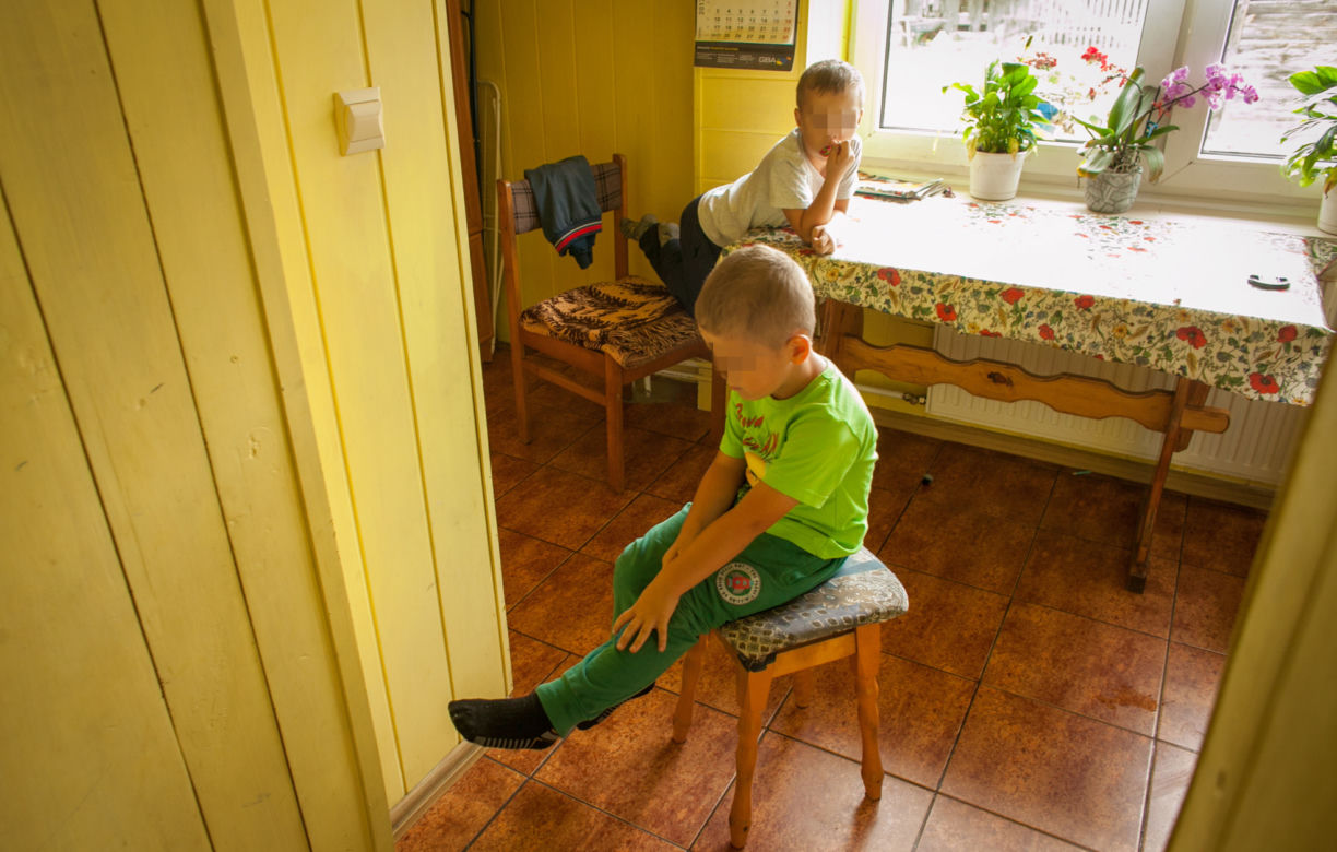 Mąż oprawca wiązał wszystkich moich synów
