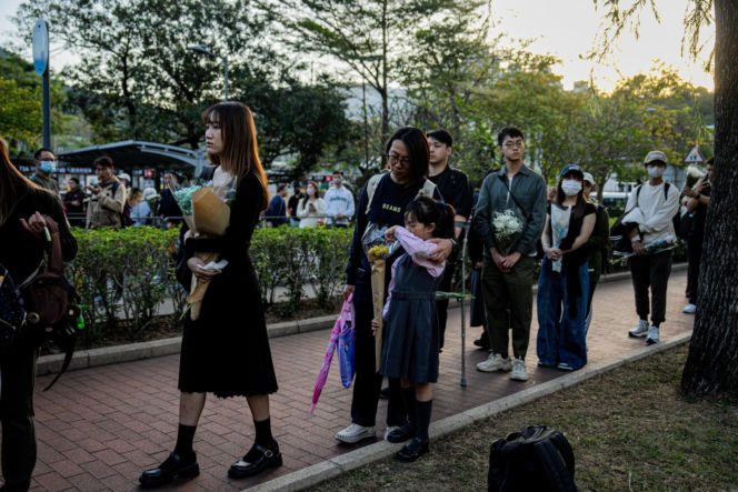 Hongkong pogrążony w żałobie po tragicznym pożarze wieżowców. Liczba ofiar wzrosła do 146