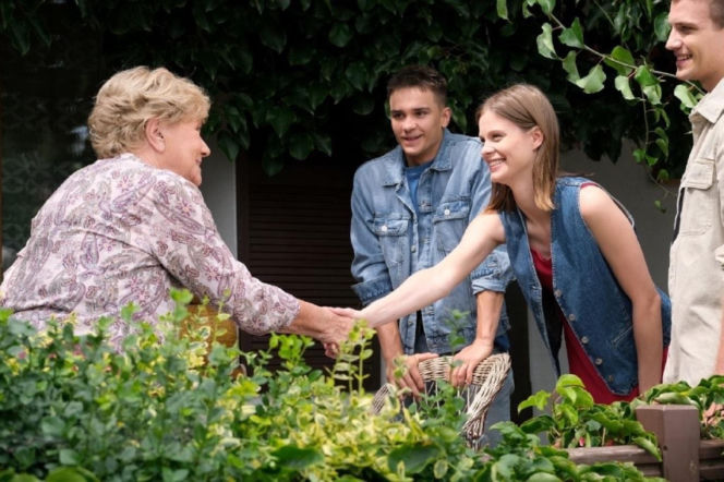 M jak miłość odc. 1902. Barbara (Teresa Lipowska), Mateusz (Rafał Kowalski), Majka (Matylda Giegżno), Janek Winiar (Jakub Sirko)