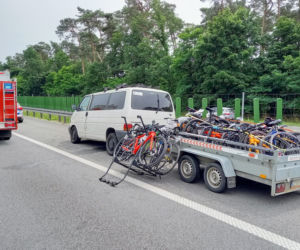 Wypadek busa z dziećmi i wojskowej ciężarówki na S3 pod Zieloną Górą! 12-latka reanimowana. Są inni ranni