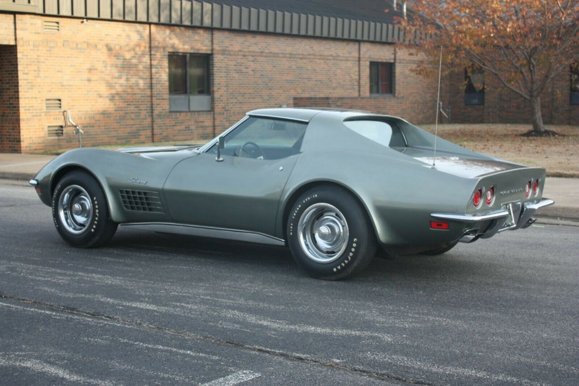 Corvette C3 Stingray z przebiegiem 2155 km