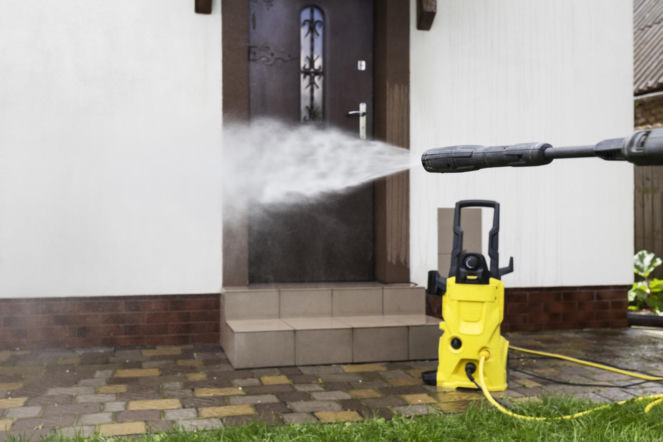 Metody czyszczenia i impregnacja elewacji: od tynków cienkowarstwowych po powierzchnie klinkierowe i ceglane