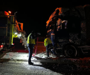 Zima uderzyła z pełną siłą! Chaos na S7, kierowcy utknęli na wiele godzin [RELACJA NA ŻYWO 31.12.2025]