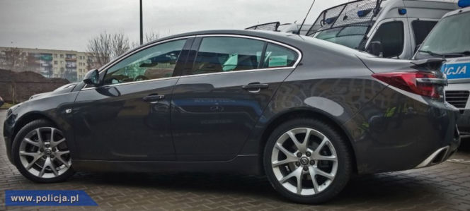 Nieoznakowany Opel Insignia OPC