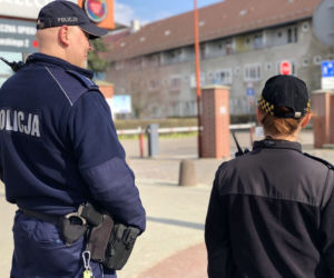 Szczecińscy policjanci kontrolują przestrzeganie kwarantanny