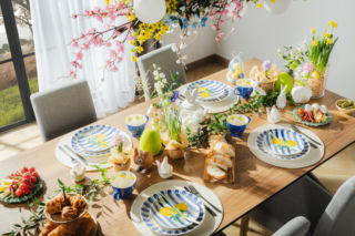 Wielkanoc 2026 już puka do drzwi! Subtelne beże, zieleń i DIY za grosze – zobacz te pomysły!