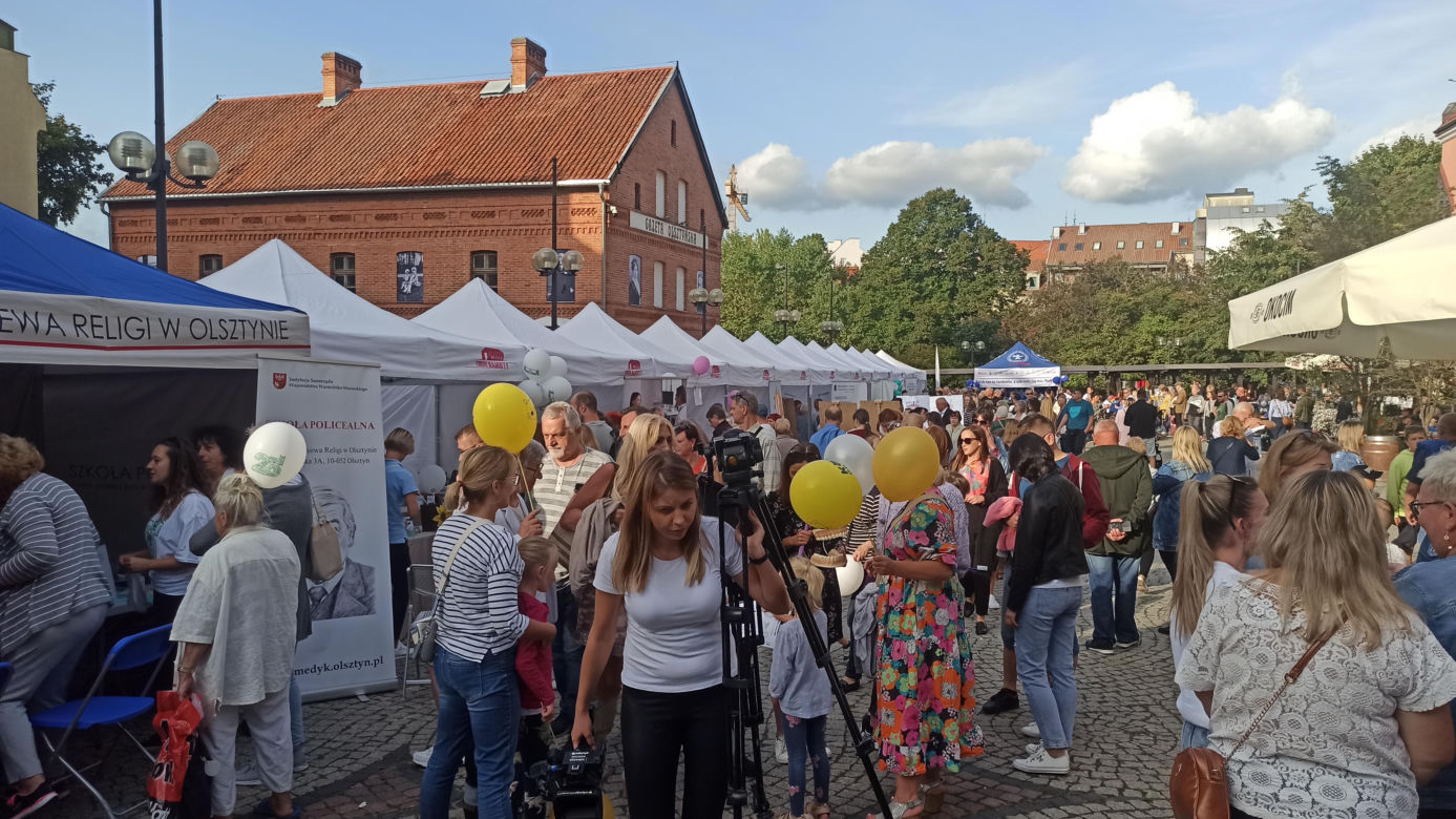 Tłumy na Starym Mieście w Olsztynie. Mieszkańcy świętowali 25-lecie samorządu Warmii i Mazur [ZDJĘCIA]