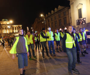 Nightskating. Warszawiacy przejechali stolicę na rolkach [Zdjęcia]