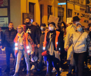Kalisz: manifestacja na głównych ulicach miasta i pod kurią