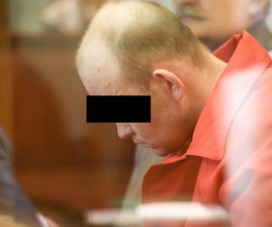 Kazałem się jej rozebrać i zrobiłem to z nią. Zadawałem ciosy nożem. Nie chciałem zabić