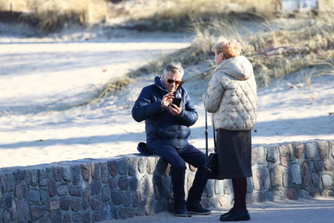 Stefan Friedmann z żoną na spacerze