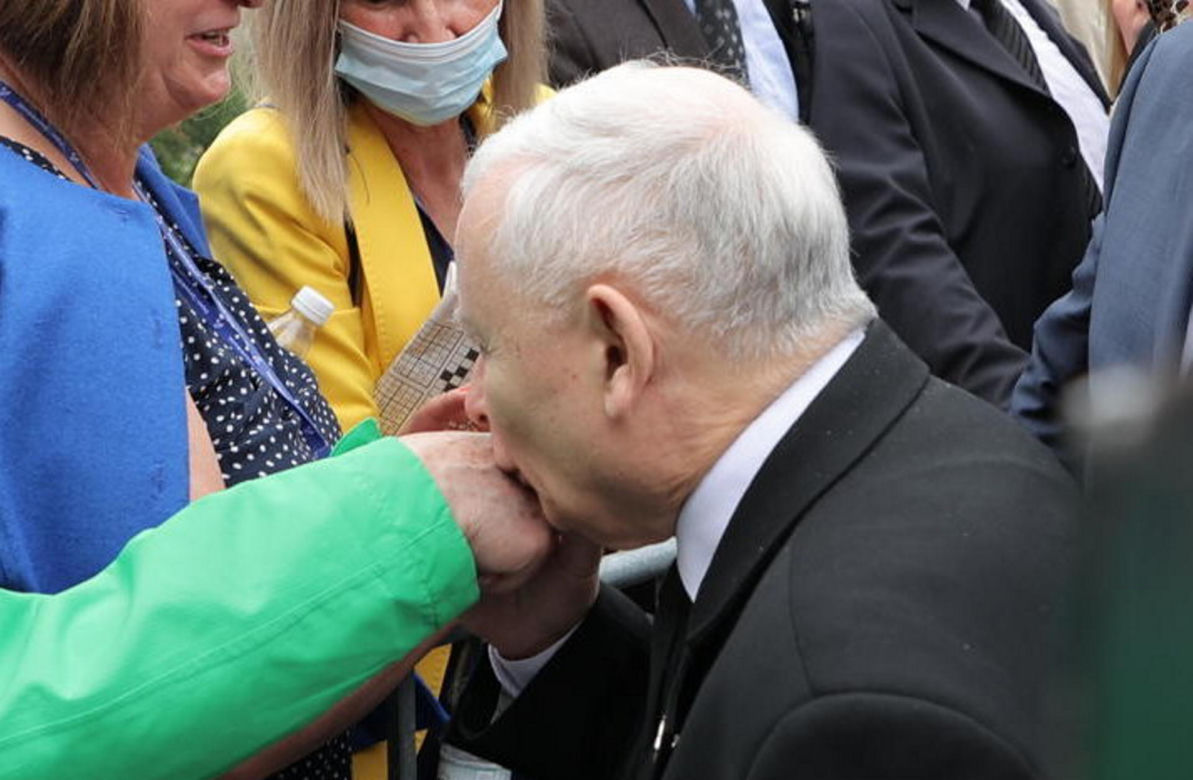 Kaczyński rozchwytywany przez kobiety na konwencji PiS!