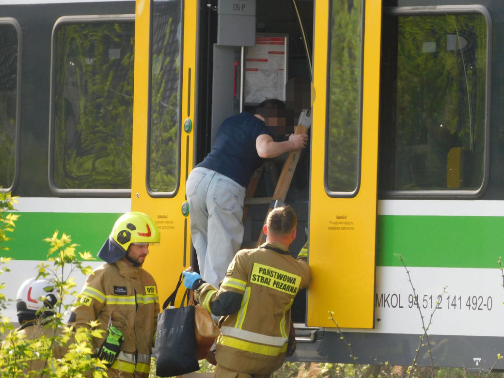 Tragedia w Ząbkach. Nie żyje pieszy. Wtargnął na tory w niedozwolonym miejscu