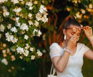 Katar sienny i swędzące oczy wracają co roku. Te nawyki pomagają ograniczyć kontakt z alergenami