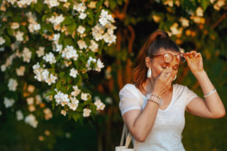 Katar sienny i swędzące oczy wracają co roku. Te nawyki pomagają ograniczyć kontakt z alergenami