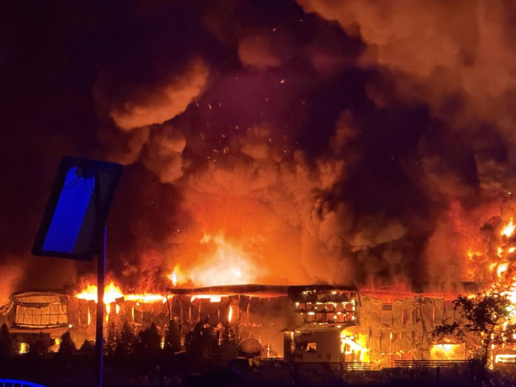 Warszawa. Pożar hal magazynowych w Kawęczynie [ZDJĘCIA]