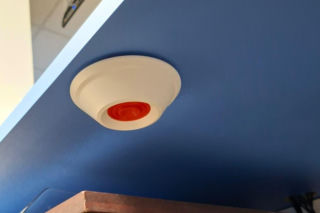 Czerwone przyciski alarmowe w POSUM. Nowy system bezpieczeństwa już zdążył zadziałać