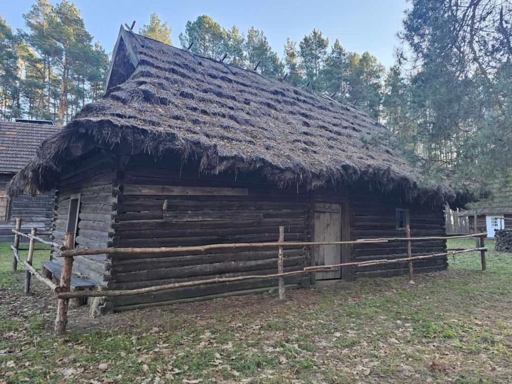 Adamczycha z serialu 1670 znajduje się w Kolbuszowej