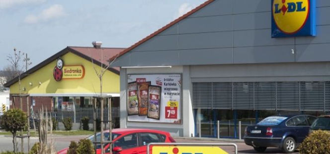 Biedronka i Lidl obejdą zakaz handlu w niedzielę - prosty sposób dyskontów 