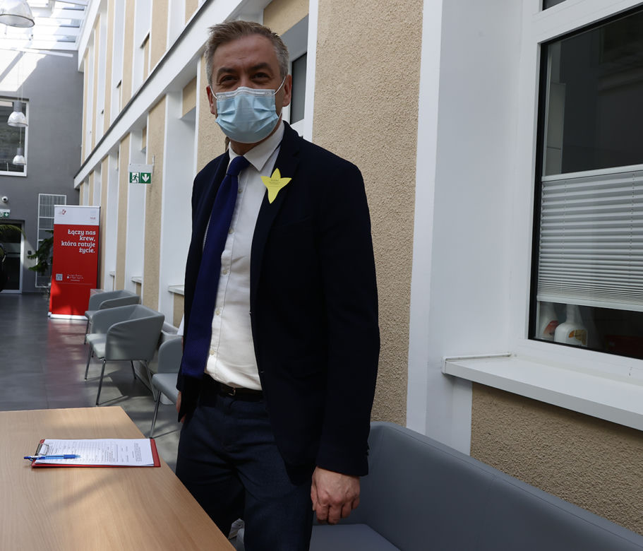 Robert Biedroń oddał osocze