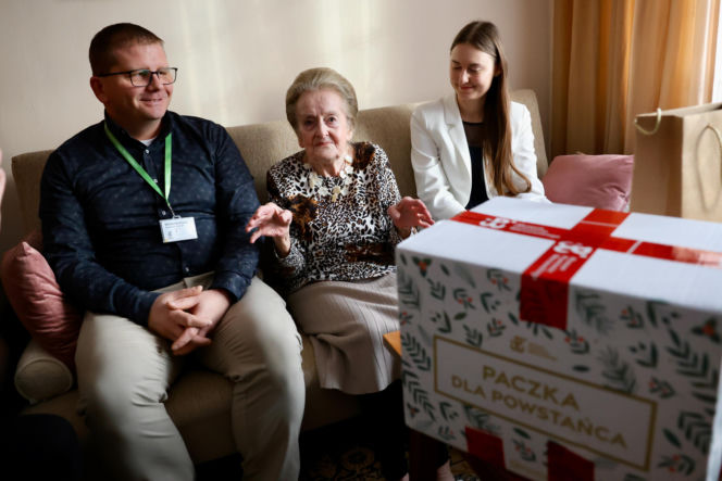 Z prezentami świątecznymi u Powstańców Warszawskich