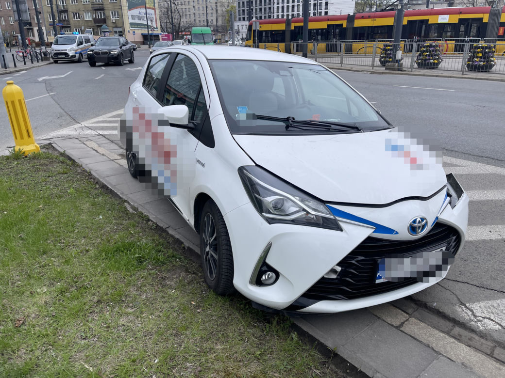 Auto z wypożyczalni rozwalone