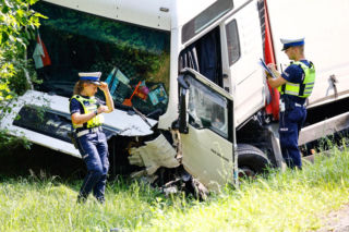 Tragedia na DK11. Kierowca BMW nie przeżył zderzenia z ciężarówką