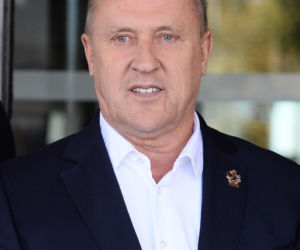 Cezary Kulesza i jego nowa fryzura