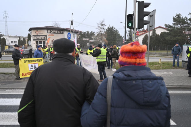 Mają dość korków, chcą buspas. W godzinach szczytu protestowali na pasach