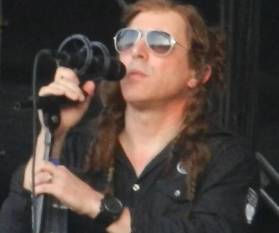 Maynard James Keenan wspiera dawnego szkolnego kolegę! Gdyby nie muzyka, lider Toola zostałby... żołnierzem!