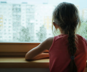 Szokujące statystyki. Ile dzieci trafia do pieczy zastępczej?