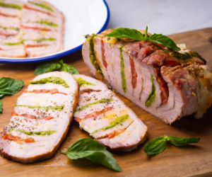 Schab nadziewany po włosku pomidorami, pesto i mozzarellą