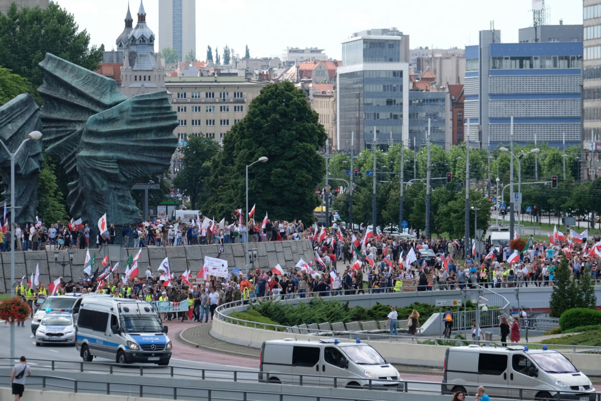 Protest antyszczepionkowców w Katowicach