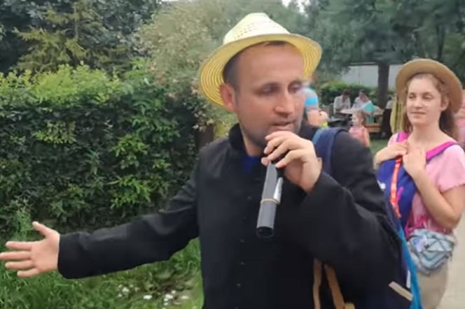 Ks. Bartczak rapuje w Despacito! Rozpoznaliście go?