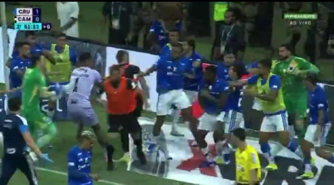 Burdy na meczu Cruzeiro - Atletico Mineiro