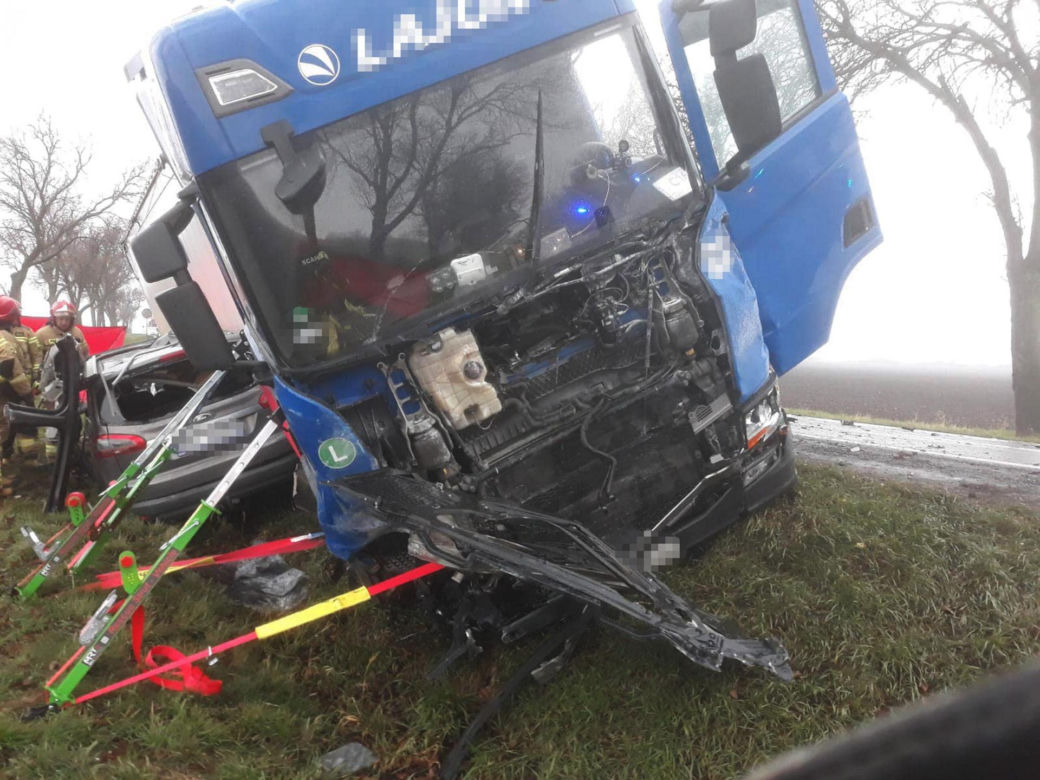 Małżeństwo z 7-latkiem zginęli w potwornym wypadku. Osierocili dwójkę malutkich dzieci 
