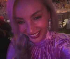 Tak różowiutka Woźniak-Starak weszła w Nowy Rok. Ale błyszczała z telefonem w dłoni!