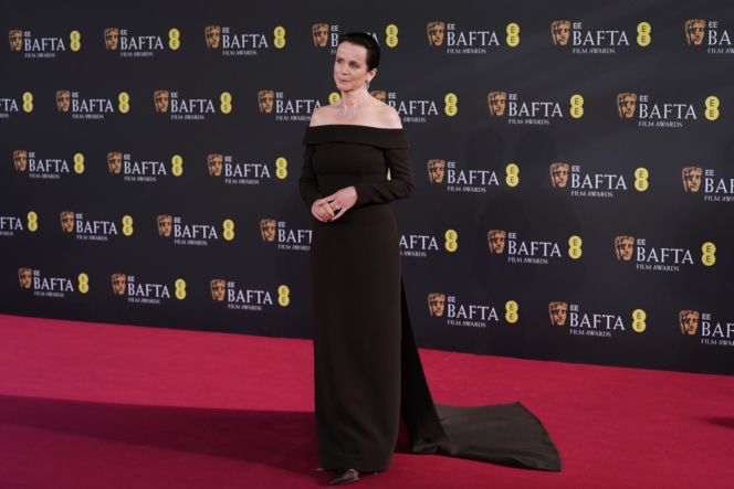 Gwiazdy przebrane za abażury na Bafta. Kto się popisał najlepszą kreacją?