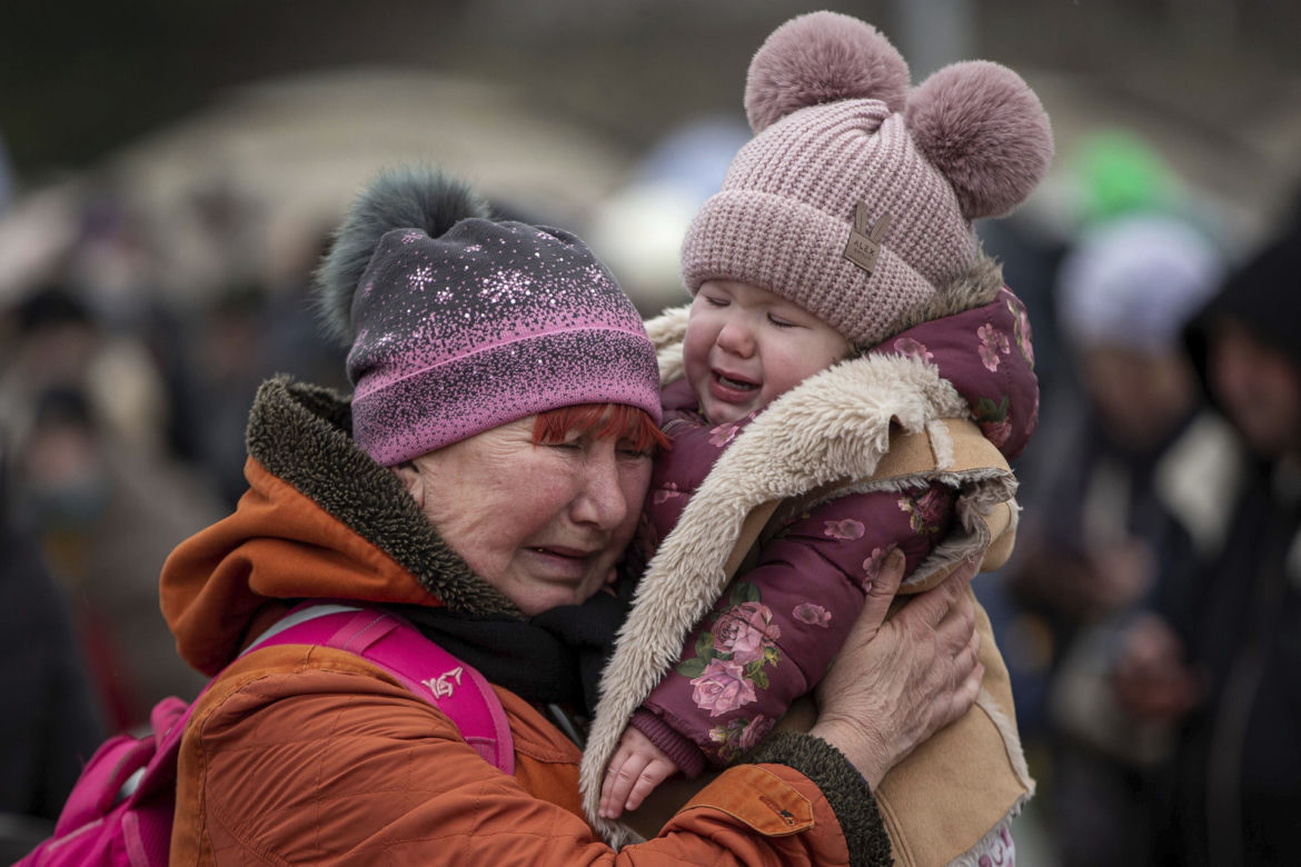 Już prawie 2 MILIONY obywateli Ukrainy uciekły przed wojną. Rosja celowo wywołuje katastrofę humanitarną