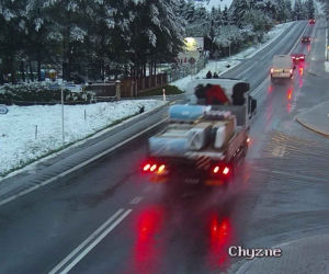 Atak zimy w Małopolsce. Drogi są białe i śliskie