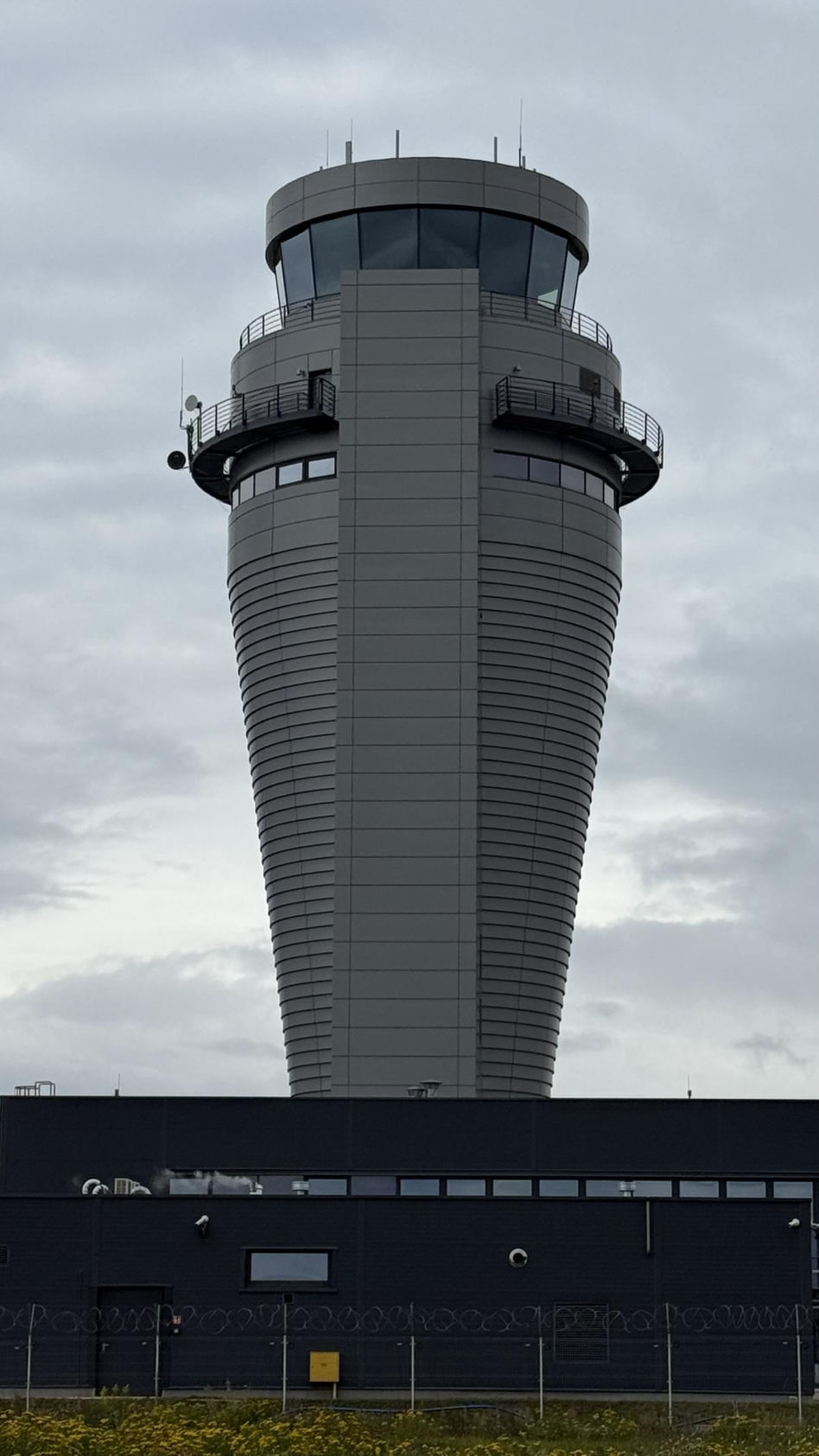 Wieża kontroli lotów na Katowice Airport w Pyrzowicach