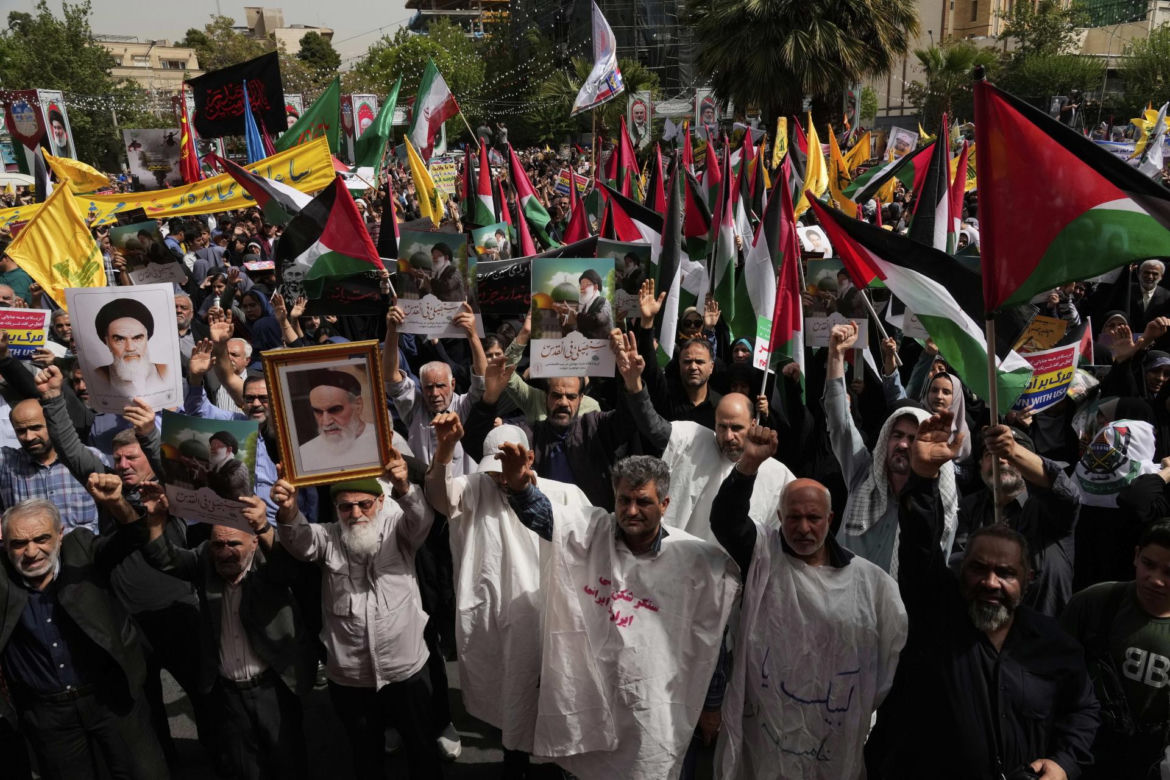 Izraelski dron zaatakował jeden z zakładów na polach gazowych na południu Iran, doszło do potężnego wybuchu i pożaru.