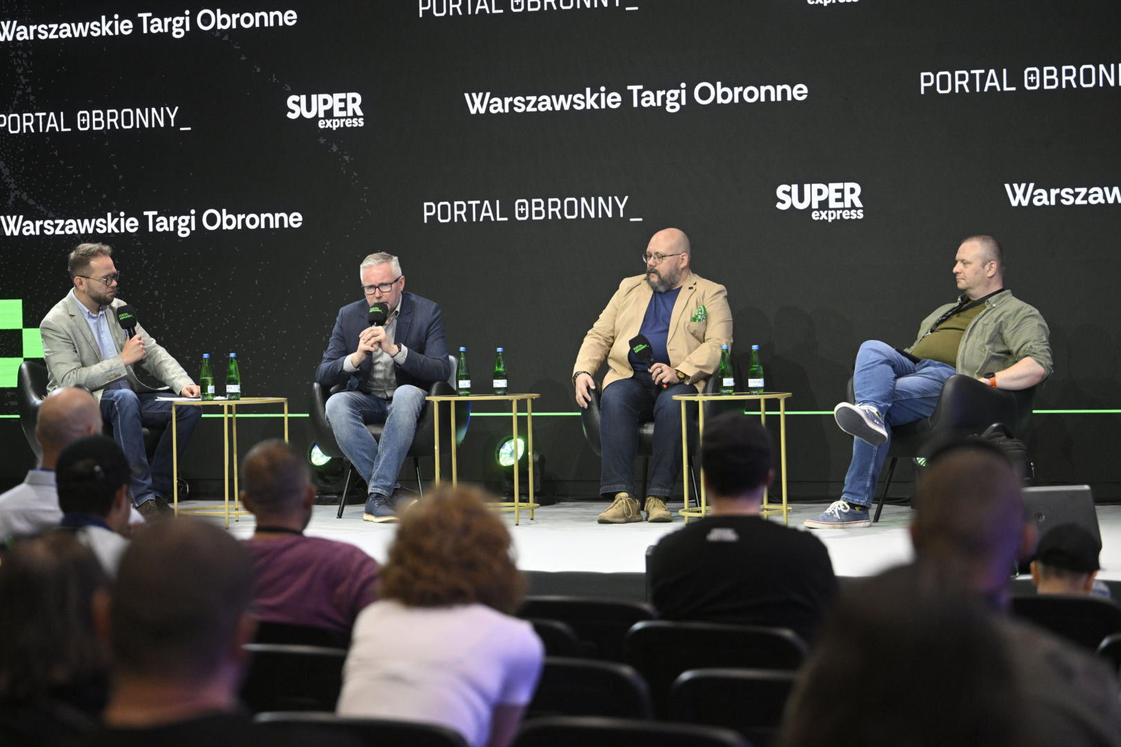 Warszawskie Targi Obronne. Scena Biała. Fake newsy. Czy można z nimi wygrać