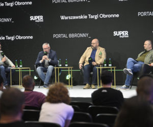 Warszawskie Targi Obronne. Scena Biała. Fake newsy. Czy można z nimi wygrać