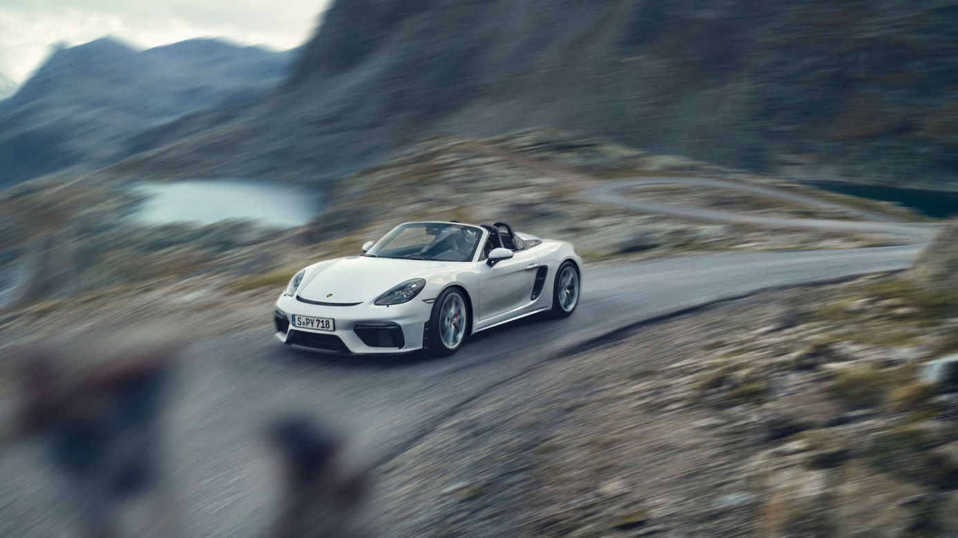 Porsche 718 Spyder i 718 Cayman GT4 z 4-litrowym bokserem