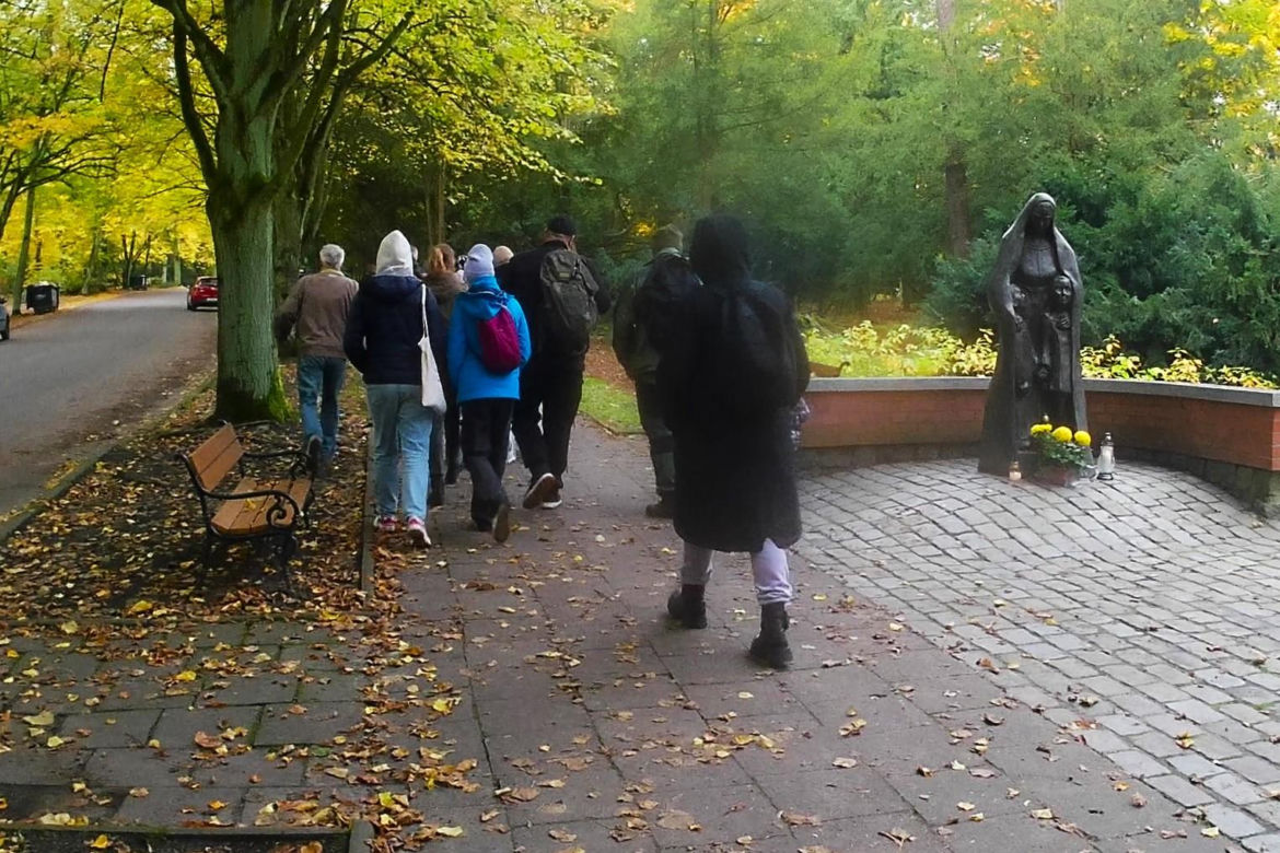 Wzmożony ruch na Cmentarzu Centralnym w Szczecinie